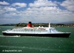 ID 1590 QUEEN ELIZABETH 2 (1969/70327grt/IMO 6725418) inbound to Auckland, New Zealand during her 2001/2 World Cruise.